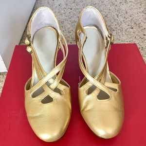 Gold dance shoe, sz 6.5 WW